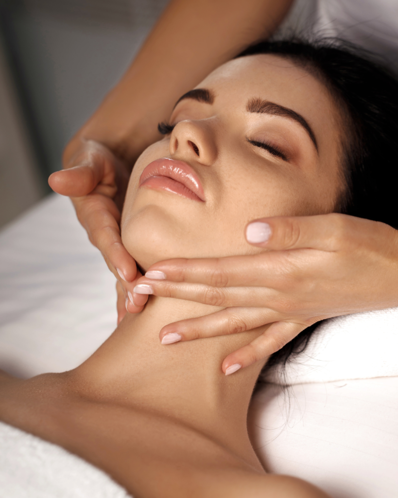 masaż kobido, KOBIDO C-ESTA Facial Zabieg ujędrniający i rozświetlający z masażem Kobido